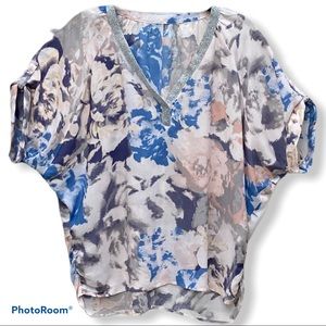 Juicy Couture V Neck Floral Top Roll Up Sl…